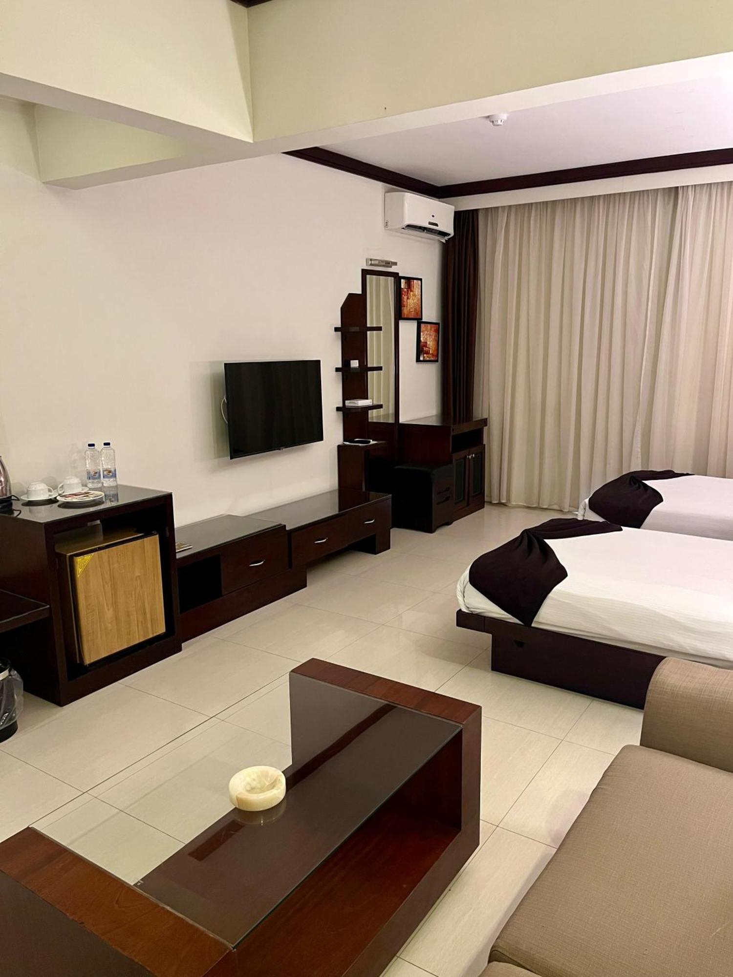 Panacea Suites Hotel Borg El Arab Exterior foto